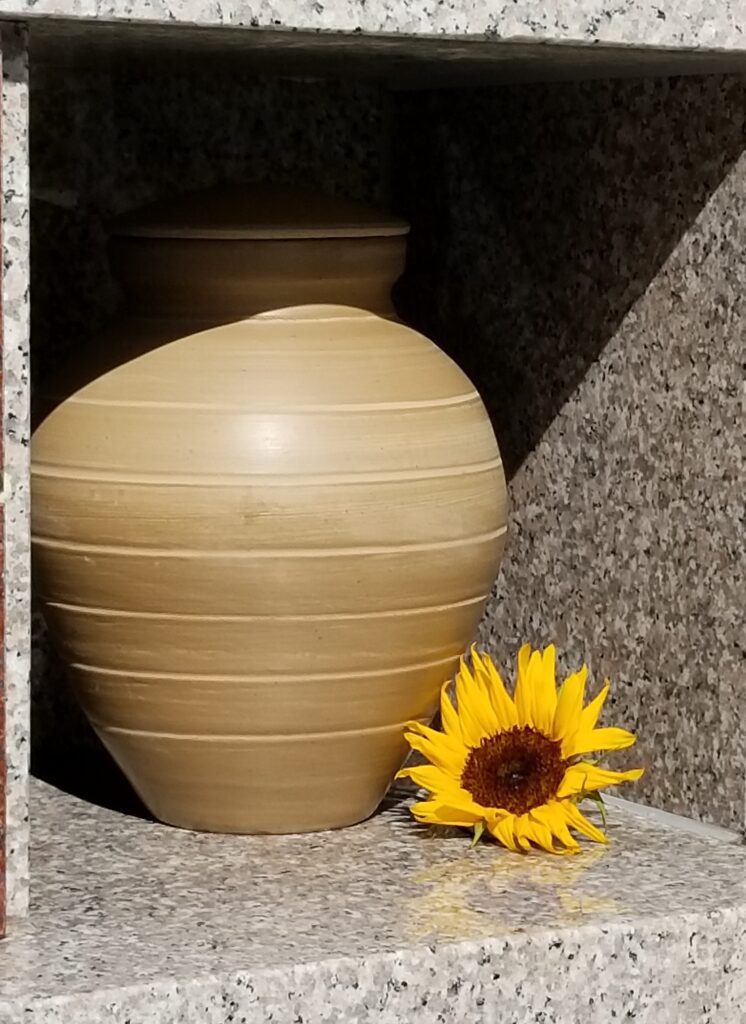 cremation-niche-single-urn Rolling Oaks Memorial Gardens